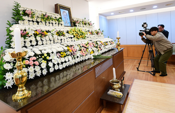 Actor Lee Sun-kyun's memorial set up at the Seoul National University Hospital's funeral home in Jongno District, central Seoul, on Wednesday. [NEWS1]