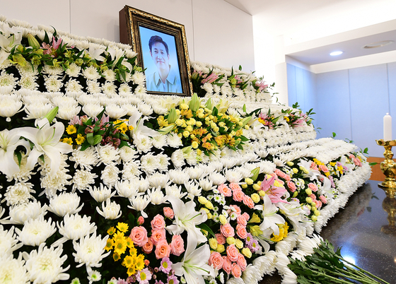 Actor Lee Sun-kyun's funeral at the Seoul National University Hospital in Jongno District, central Seoul, on Wednesday. [YONHAP]