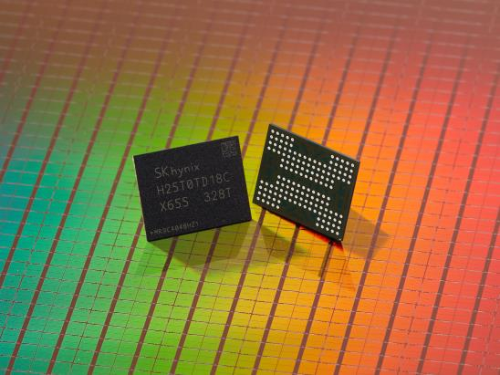 SK hynix disclosed a sample of 321-layer 4D NAND flaship chip at the Flash Memory Summit 2023 in California in August. [SK HYNIX]