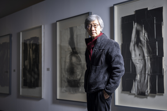Renowned photographer Koo Bohnchang stands before his works now on view at Seoul Museum of Art (SeMA) in central Seoul. [CHOI YEONG-JAE]