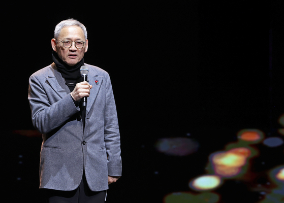 Culture Minister Yu In-chon speaks during the 61st K-Theater Awards in Jongno District, central Seoul, on Dec. 29, 2023. [NEWS1]