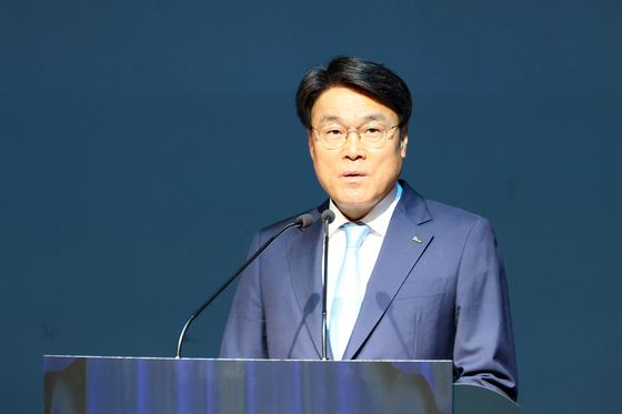 Posco Holdings Chairman Choi Jeong-woo speaks at a ceremony in Pohang, North Gyeongsang. [YONHAP]