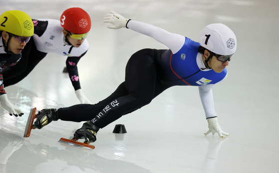 Hwang Dae-heon skates during the 2023-24 short track speed skating national squad selection contest at Jincheon National Training Center in Jincheon, North Chungcheong on Sunday. [YONHAP] 