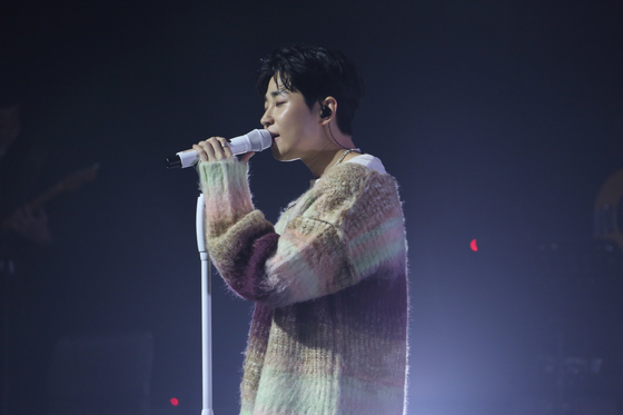 Singer DinDin held his 10th debut anniversary concert, titled "Dinvitation: Double Party," on Saturday. [SUPERBELL COMPANY]