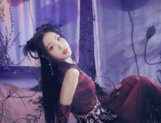 Former (G)I-DLE member Soojin is releasing her first solo EP “Agassy” [BRD COMMUNICATIONS]