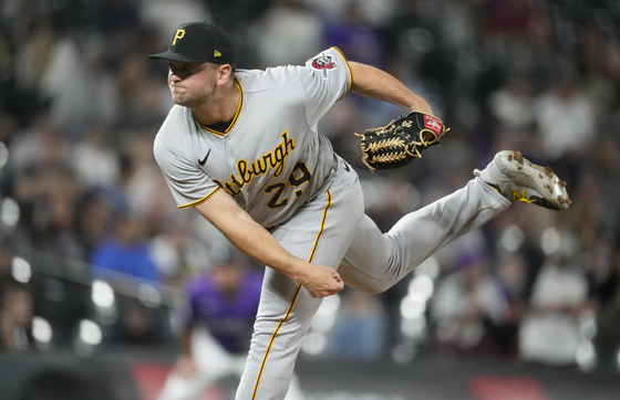 Pittsburgh Pirates pitcher Wil Crowe works against the Colorado Rockies on April 17, 2023, in Denver. [AP/YONHAP]