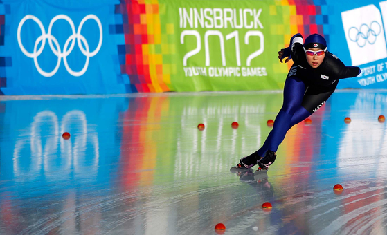 Korea's Jang Mi skates in the women's 1500-meter speed skating event at the first winter Youth Olympic Games in Innsbruck, Austria on Jan. 16, 2012. [REUTERS/YONHAP]