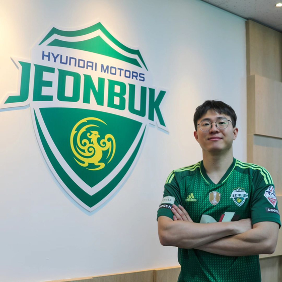 Kwon Chang-hoon poses in a Jeonbuk Hyundai Motors jersey in a photo shared on the club's Instagram on Sunday. [SCREEN CAPTURE] 