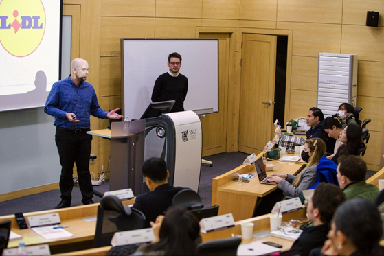 A lecture is being held for MBA students at Seoul National University. [SEOUL NATIONAL UNIVERSITY]