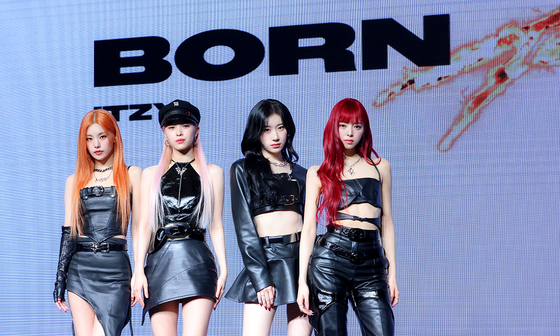 ITZY dropped its eighth EP ″Born To Be″ on Monday. [JYP ENTERTAINMENT]