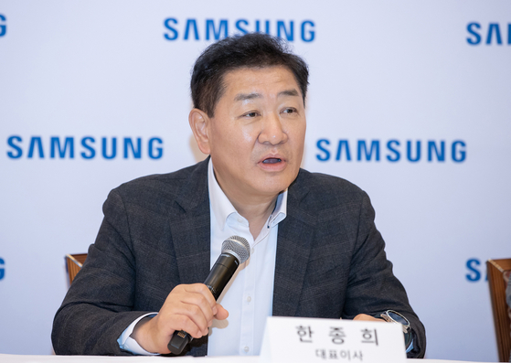 Samsung Electronics Vice Chairman Han Jong-hee speaks to Korean press on Tuesday, local time, in Las Vegas at a sideline event at CES 2024. [SAMSUNG ELECTRONICS]
