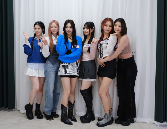 Girl group Weeekly poses for a photo during an interview with Celeb Confirmed on Oct. 24 in Gangseo District, western Seoul. [CHO YONG-JUN]