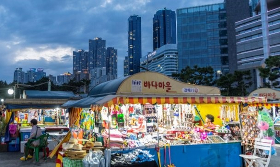 Bada Maeul Pojang Macha Chon, or Ocean City Street Food Alley, behind Haeundae Beach in Busan is closing down by the end of this month. [BUSAN METROPOLITAN CITY]