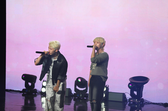Boy band 8TURN during its fan concert ″Turn Table″ held last year [MNH ENTERTAINMENT]