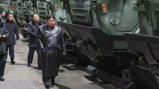 In this footage broadcast by Pyongyang's state-controlled Korean Central Television on Wednesday, North Korean leader Kim Jong-un examines weapons systems manufactured at what state media called "key munitions plants" during a two-day inspection that began on Monday. [YONHAP]