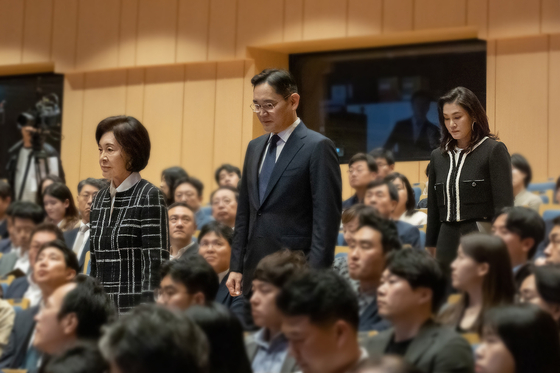 From left, Hong Ra-hee, Lee Jae-yong and Lee Seo-hyun attend a concert held in commemoration of late Samsung Group chairman Lee Kun-hee in October 2023. [YONHAP]