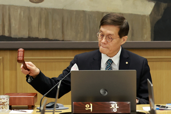 Bank of Korea Gov. Rhee Chang-yong at the Monetary Policy Board meeting held at the central bank office in central Seoul on Thursday. [JOINT PRESS CORP]