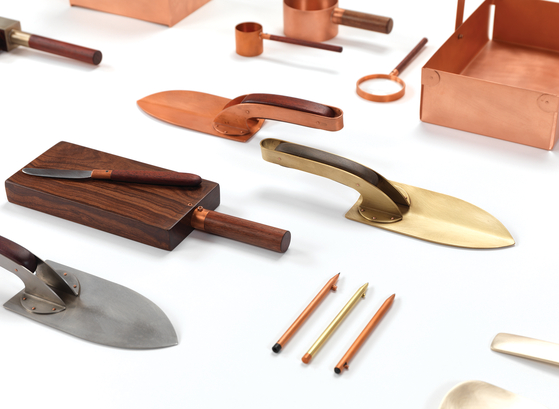 Shovels, pens, a cutting board and other items by Sim Hyun-seok [SEOUL MUSEUM OF CRAFT ART]