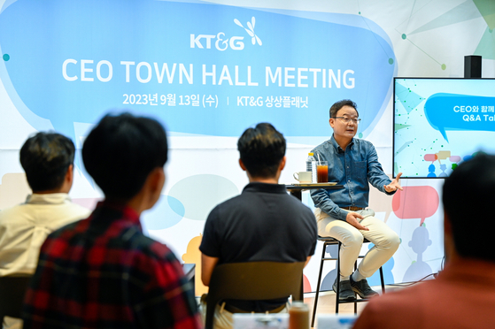 KT&G CEO Baek Bok-in speaks in a town hall meeting with employees on Sept. 13, 2023. [KT&G]