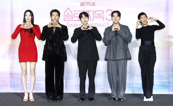 From left, actor Lee Da-hee, television personality Dex, Kyuhyun of boy band Super Junior, rapper Hanhae and model Hong Jin-kyung pose for photos during a press conference for the third season of ″Single's Inferno″ at CGV Yongsan in central Seoul on Monday. [NEWS1]