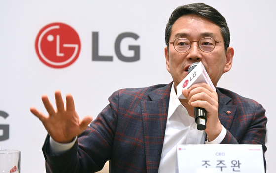 LG Electronics CEO William Cho speaks to Korean press in Las Vegas on Wednesday, local time, at CES 2024 [LG ELECTRONICS]