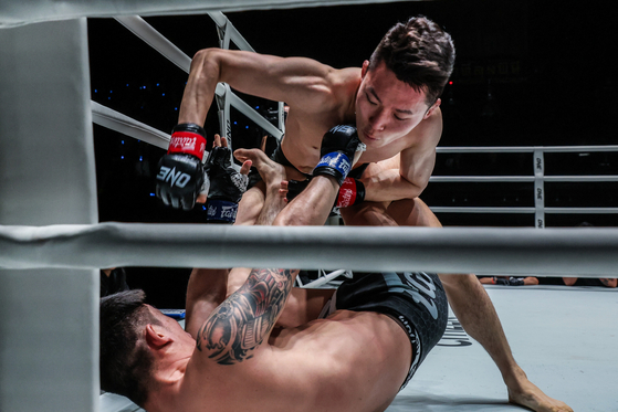 Korea's Kwon Won-il defeats Mongolia's Shinechagtga Zoltsetseg at ONE Fight Night 18 in Bangkok, Thailand on Friday. [ONE]