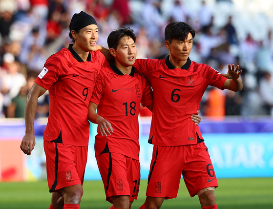 From left: Cho Gu Sung, Lee Kang In, and Hwang In Beom celebrate during the Asia Cup Group E match against Bahrain at Jassim Bin Hamad Stadium in Qatar on Monday.  [YONHAP]