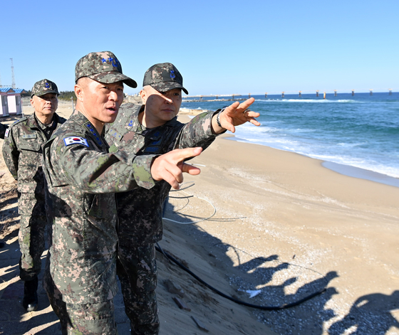 Air Force Chief of Staff Lee Young-su visits a base in Gangneung, Gangwon, on Tuesday to inspect military readiness ahead of the Winter Youth Olympic Games which kicks off in the province on Friday. [AIR FORCE]