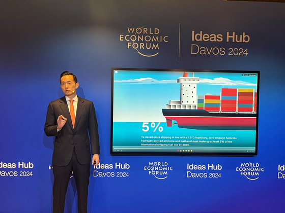 Hanwha Group Vice Chairman Kim Dong-kwan speaks during the annual World Economic Forum (WEF) summit in Davos, Switzerland, on Wednesday. [HANWHA]