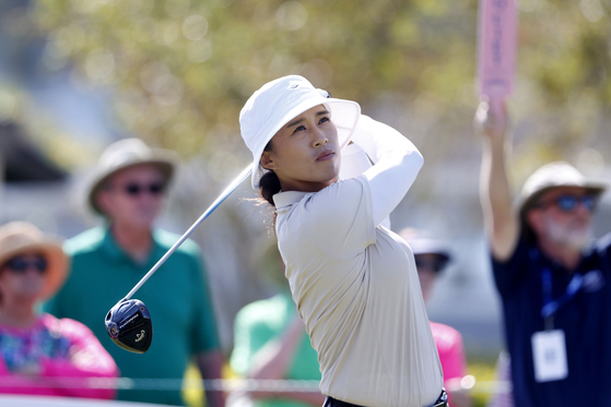 Amy Yang watches her tee shot on the seventh hole during the final round of an LPGA golf tournament on Nov. 12, 2023, in Belleair, Florida. [AP/YONHAP]