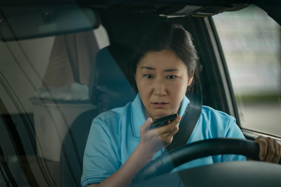Upcoming film "Citizen of a Kind" stars actor Ra Mi-ran as Deok-hee, an ordinary laundromat employee who vows to bring voice-phishing culprits to justice [SHOWBOX]