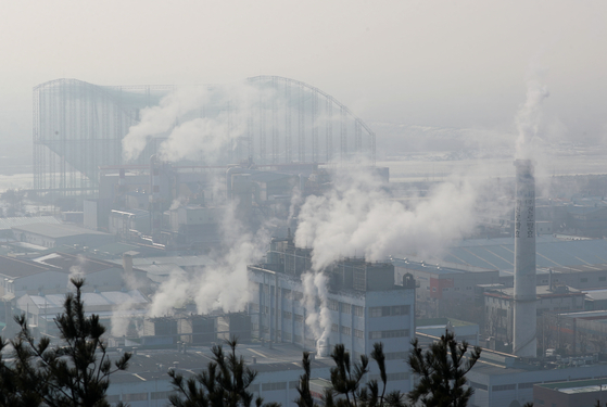 Smoke rises from the Banwol Industrial Complex located in Ansan, Gyeonggi, in December 2023. [NEWS1]