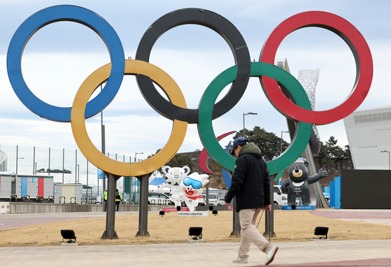 Gangwon 2024 Winter Youth Olympics mascot Moongcho stands between 2018 PyeongChang Olympics mascot Soohorang and Paralympics mascot Bandabi under the Olympic rings at Gangneung Olympic Park in Gangneung, Gangwon on Wednesday.  [NEWS1]