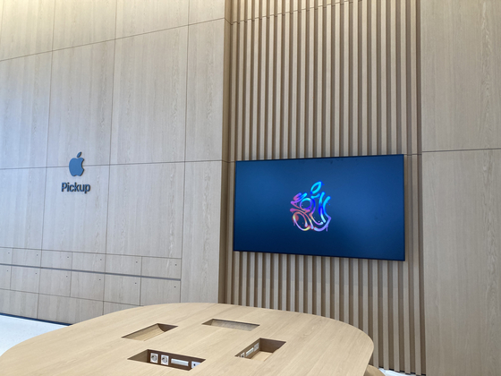 Apple Hongdae's new logo design incorporates Korean letters to make up the iconic Apple trademark. [KIM JU-YEON]