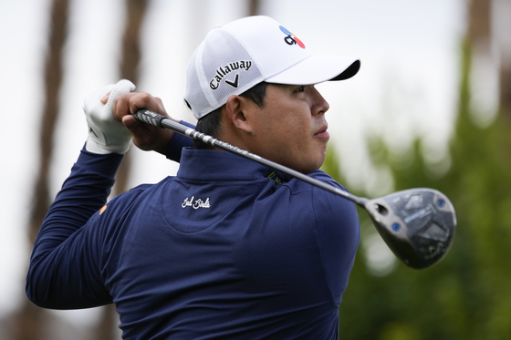 Korea's Kim Si-woo hits from the 11th tee on the Pete Dye Stadium Course at PGA West during the third round of The American Express golf tournament on Jan. 20 in La Quinta, California. [AP/YONHAP]
