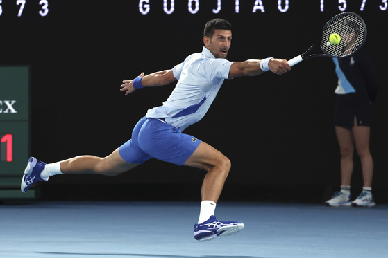 Novak Djokovic of Serbia plays a backhand return to Adrian Mannarino of France during their fourth-round match at the Australian Open at Melbourne Park in Melbourne, Australia on Jan. 21. [AP/YONHAP]