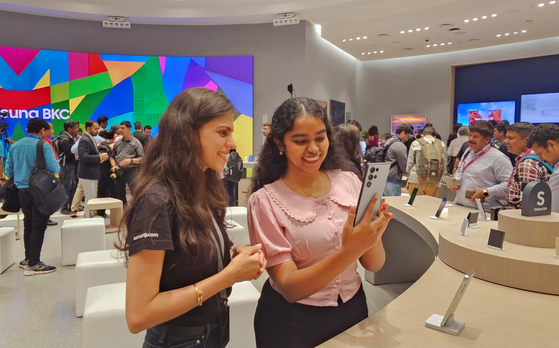 Visitors experience the Galaxy S24 series at Samsung BKC. [SAMSUNG ELECTRONICS]