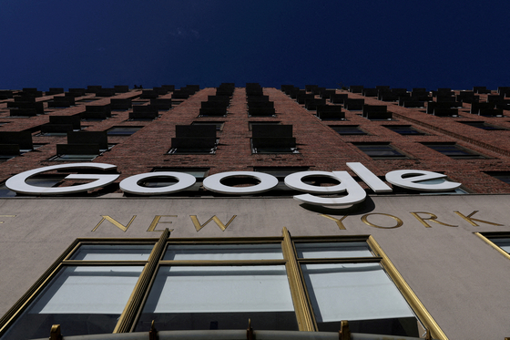  A Google logo is seen at the Google offices in the New York City, U.S., on Jan. 20, 2023. [REUTERS/YONHAP]