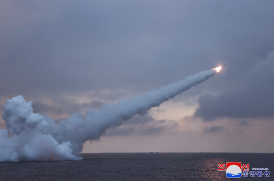 In this photo released by Pyongyang's state-controlled Korean Central News Agency on Monday, North Korea fires a Pulhwasal-3-31 cruise missile from what appears to be an underwater launch platform the previous day. [YONHAP]