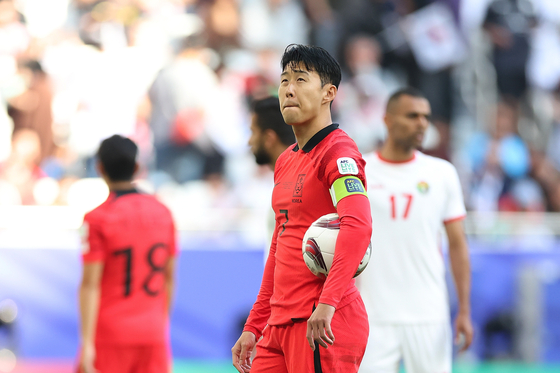 Son Heung-min prepares to shoot a penalty during a Group E match between Jordan and Korea at the AFC Asian Cup in Doha, Qatar on Jan. 20.  [XINHUA/YONHAP]