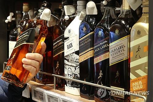 Whiskey products at a supermarket in Seoul [YONHAP]