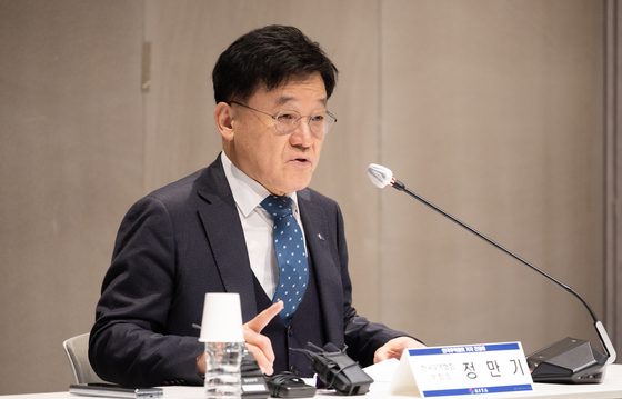 Korea International Trade Association's Vice Chairman Jeong Marn-ki speaks at a press briefing at Trade Tower in southern Seoul on Tuesday. [KITA]