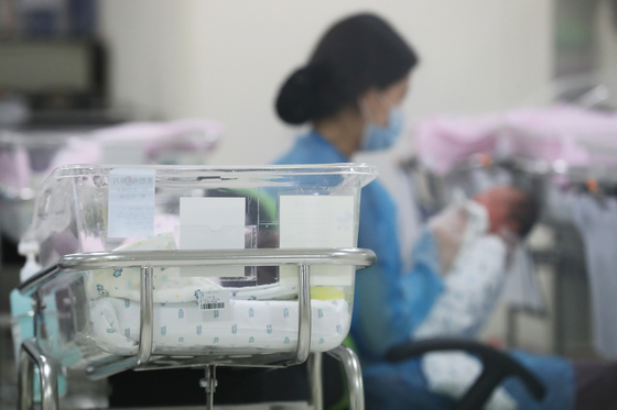 A nursery room at a hospital in Seoul in 2019. Declining fertility rate has been a major concern in Korean society. [YONHAP]