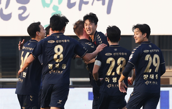 Suwon FC players celebrate after Lee Kwang-hyuk's goal during a promotion-and-relegation playoff against Busan IPark at Suwon Stadium in Suwon, Gyeonggi on Dec. 9, 2023. [YONHAP] 