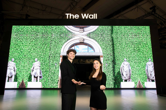 Models present Samsung Electronics' The Wall at ISE — Integrated Systems Europe — 2024, which takes place in Barcelona, Spain, from Tuesday to Friday. ISE 2024 is Europe's largest audiovisual trade show. Samsung Electronics will showcase its commercial display products during the four-day annual event. [SAMSUNG ELECTRONICS] 