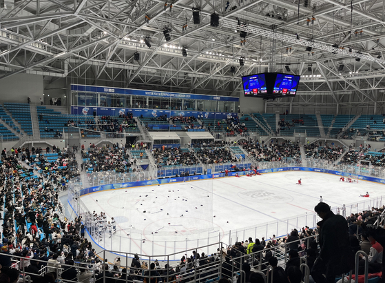 Spojené státy porazily Českou republiku 4:0 a získaly v Koreji hokejové zlato