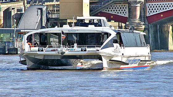 A river bus moves along the Thames River in London in a photo provided by the Seoul city government. [SEOUL METROPOLITAN GOVERNMENT]