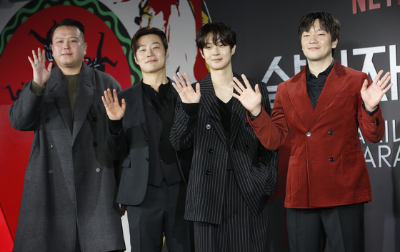 From left, director Lee Chang-hee, actors Lee Hee-jun, Choi Woo-shik and Son Suk-ku pose for photos at the press conference for upcoming Netflix original series ″A Killer Paradox″ at a hotel in Yongsan District, central Seoul, on Thursday. [NEWS1]