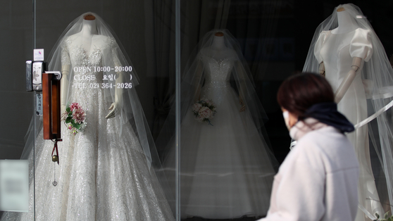 A wedding dress shop located in Ahyeon-dong, Seodaemun District in western Seoul on Jan. 26 [NEWS1]