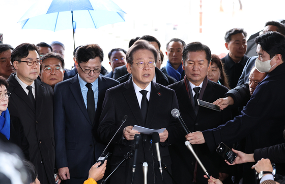 Democratic Party Chairman Lee Jae-myung, center, speaks on the proportional representation system during a press conference at the May 18 National Cemetery in Gwangju on Monday. [YONHAP] 